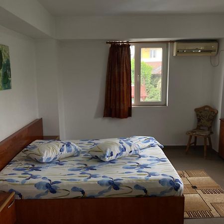 Quiet Garden Ground Floor Apartment บูคาเรสต์ ภายนอก รูปภาพ