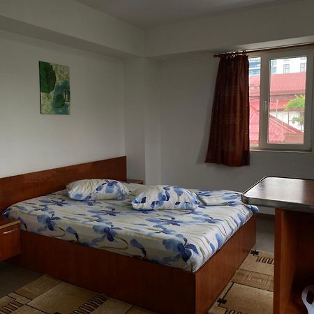 Quiet Garden Ground Floor Apartment บูคาเรสต์ ภายนอก รูปภาพ