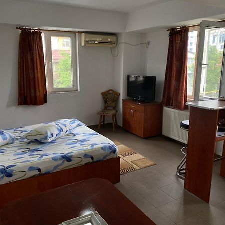 Quiet Garden Ground Floor Apartment บูคาเรสต์ ภายนอก รูปภาพ